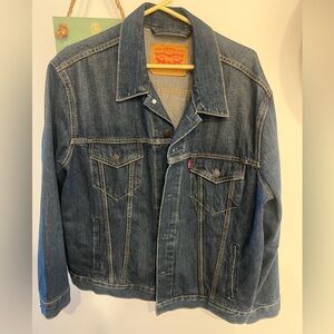 Mens Levi’s Jean jacket. Large.